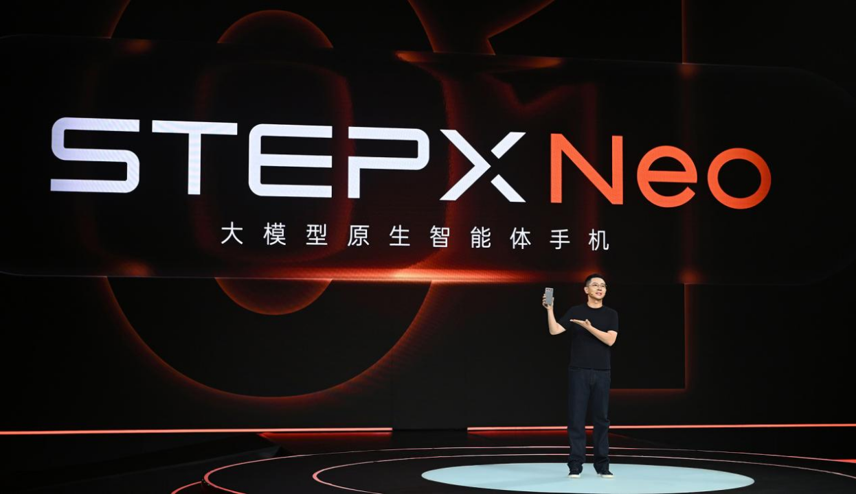 手机解锁先见 AI，不再先找 App：阶跃星辰首款智能体手机来了，定价 3999